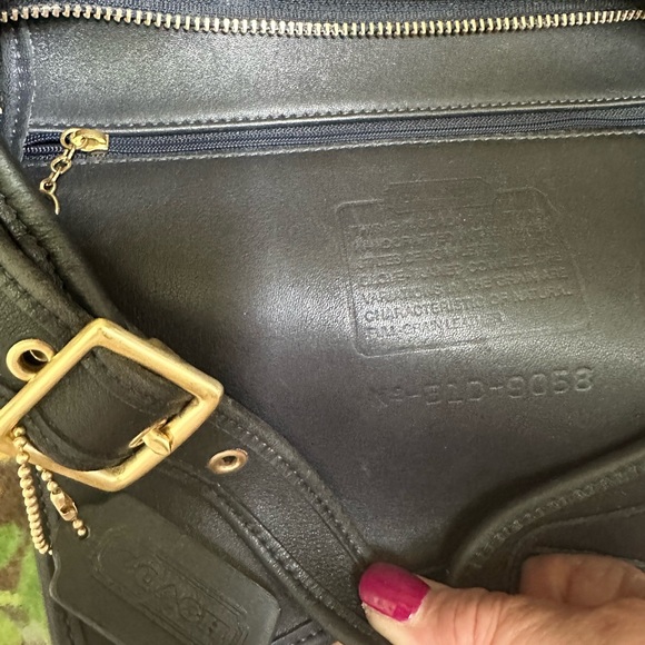 VINTAGE COACH LEGACY HOBO BAG
9058 - Picture 13 of 14